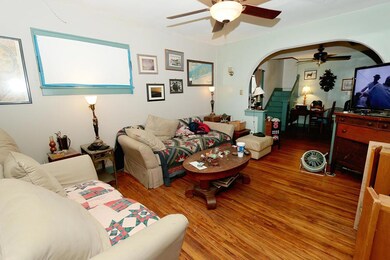 482 E. Oakland 11