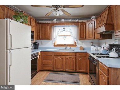 25 Mechanic St, Bridgeport, NJ 08014 - photo 6