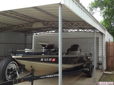 1 car garage and carport