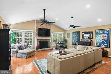 13389 Glen Taylor Ln, Herndon, VA 20171 - photo 3