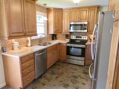 9 Plain St, Easthampton, MA 01027 - photo 4