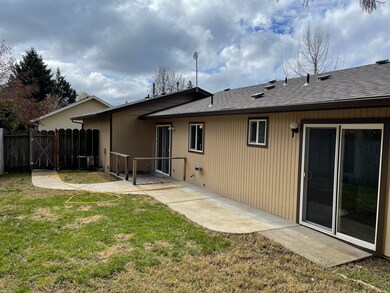 1319 NW Conklin Ave, Grants Pass, OR 97526 - photo 2