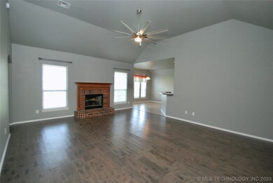 4944 S 204th East Ave, Broken Arrow, OK 74014 - photo 3