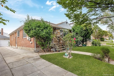 6532 170th St, Fresh Meadows, NY 11365 - photo 2