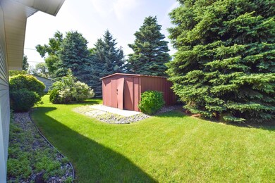 2210 11th Ave S, Grand Forks, ND 58201 - photo 4