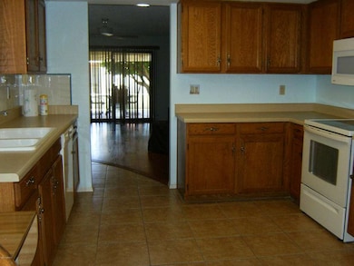 654 S Saguaro Way unit 109, Mesa, AZ 85208 - photo 3