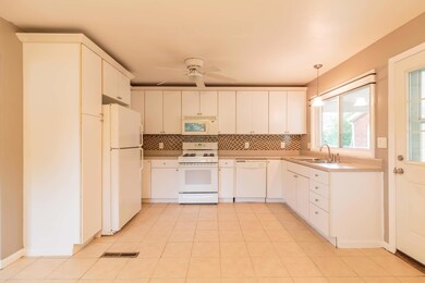 384 Pineview Dr, Columbus, OH 43213 - photo 6