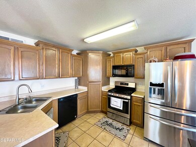 716 Desert Ash Dr, Horizon City, TX 79928 - photo 5