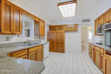 005_Kitchen
