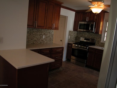 813 Regency Ct, Toms River, NJ 08753 - photo 4