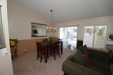 05 Dining Room (2)