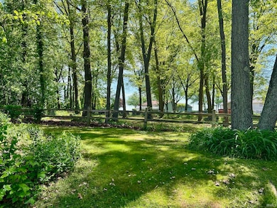 55420 Forest Cove Ct, New Carlisle, IN 46552 - photo 2