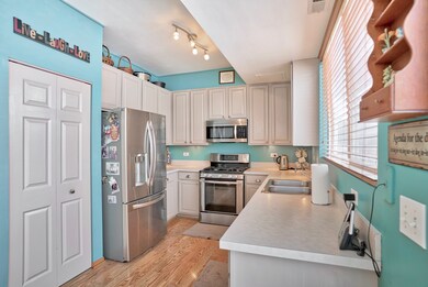 117 Eisenhower Dr unit 1, Oswego, IL 60543 - photo 6