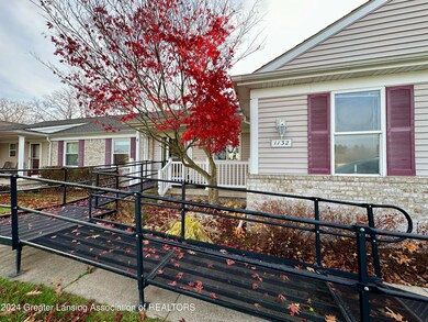 1132 Riverview. Front