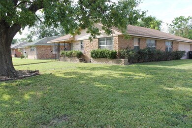 627 Bizerte St, Houston, TX 77022 - photo 7