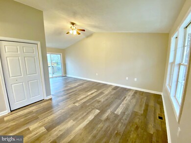 215 N Fairfax Blvd, Ranson, WV 25438 - photo 7