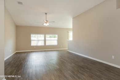 005-photo-dining-room-8312655