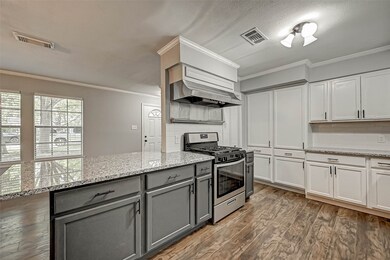 915 Iwo St, Alvin, TX 77511 - photo 7