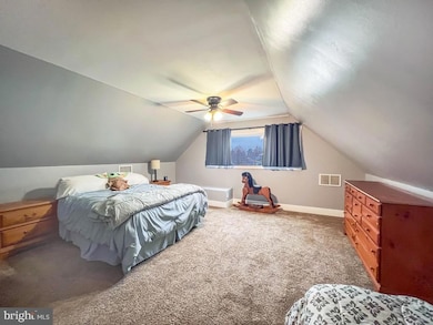 19 Cobalt Ridge Dr N, Levittown, PA 19057 - photo 2