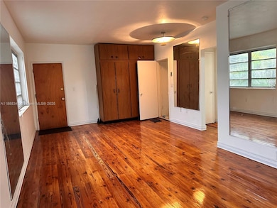 4740 Pine Tree Dr unit 20, Miami Beach, FL 33140 - photo 5