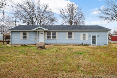 102 E Main St, Chouteau, OK 74337 - photo 2