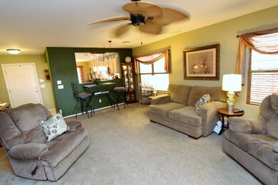 Living Room pic 1