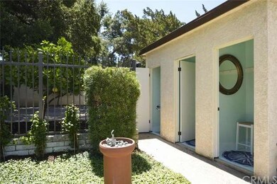  Half bath  and 2 changing rooms for entertaining 