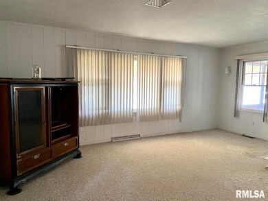 823 N Hamilton St, Lincoln, IL 62656 - photo 3