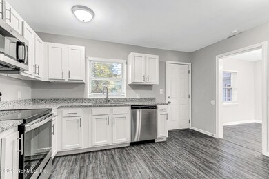 5741 Cedar Park Ln, Jacksonville, FL 32210 - photo 3