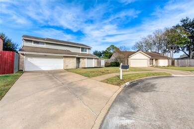11922 River Meadow Ln, Stafford, TX 77477 - photo 3