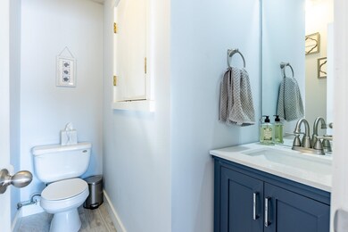 401 Old Quechee Rd unit 9D, Hartford, VT 05001 - photo 7