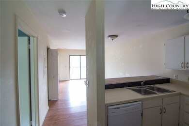 521 Meadowview Dr unit D-301, Boone, NC 28607 - photo 2