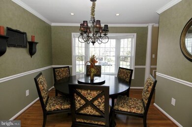 9727 Cinnamon Creek Dr, Vienna, VA 22182 - photo 5