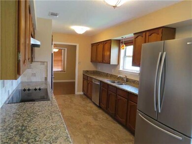 Kitchen. Granite counters and stainless steal appl