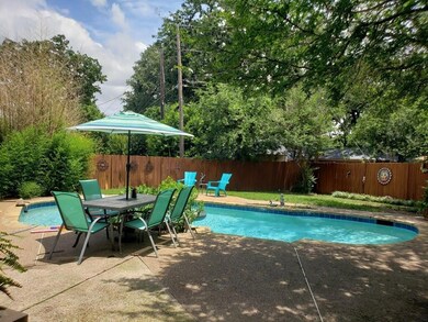 105 Crosstimber Ct, Hurst, TX 76053 - photo 2