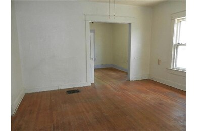 1719 Clark St, Des Moines, IA 50314 - photo 6