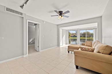 10423 Carrollbrook Cir unit 102, Tampa, FL 33618 - photo 2
