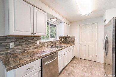 1130 S 4th St, Independence, OR 97351 - photo 7