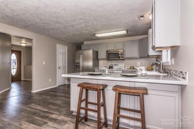 3261 SW Newberry Ave, Redmond, OR 97756 - photo 4