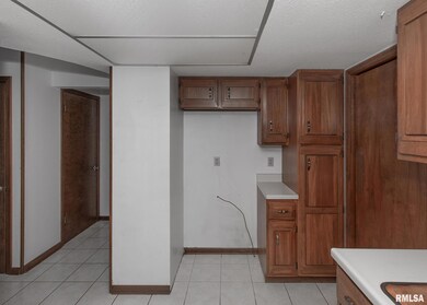 2824 E 39th St, Davenport, IA 52807 - photo 6