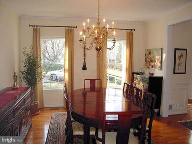 6205 Point Cir, Centreville, VA 20120 - photo 7