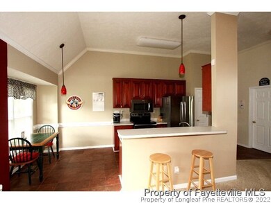 Kitchen w/vaulted ceilings!