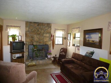 25913 Echo Cliff Rd, Maple Hill, KS 66507 - photo 5