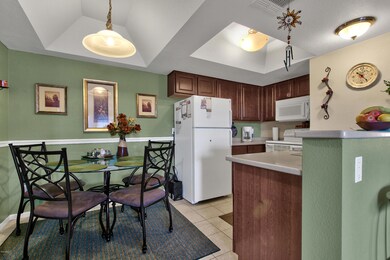 EAT-IN KITCHEN W/ CHAIR RAIL