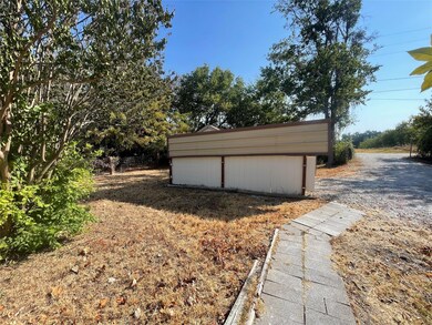 510 Cherokee Lake Ct, Granbury, TX 76049 - photo 4