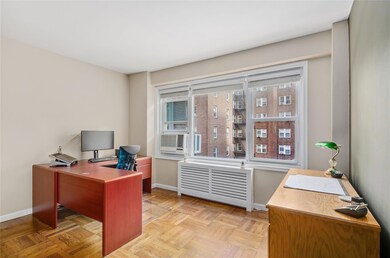 Park Briar unit 308, Forest Hills, NY 11375 - photo 2