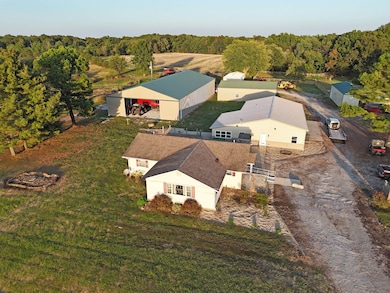 5238 Woodhaven Rd, Pinckneyville, IL 62274 - photo 3