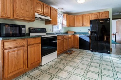 17 Lita Ln, Newmarket, NH 03857 - photo 3