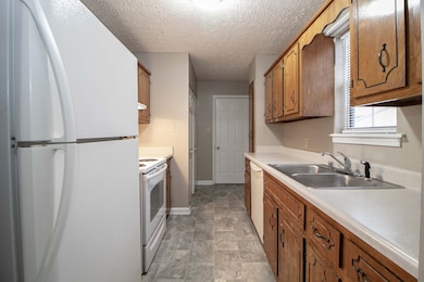 131 Lillian Dr, Oak Grove, KY 42262 - photo 6