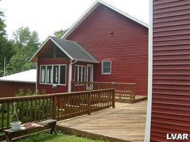 1637 Delabole Rd, Pen Argyl, PA 18072 - photo 2